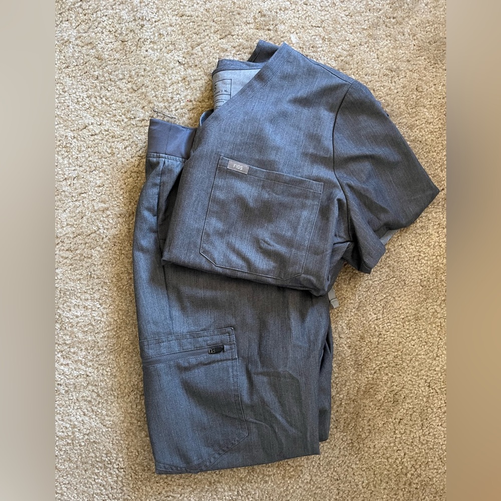 Set!!! Like new XL Catarina scrub top and L Zamora jogger with cargo pocket.